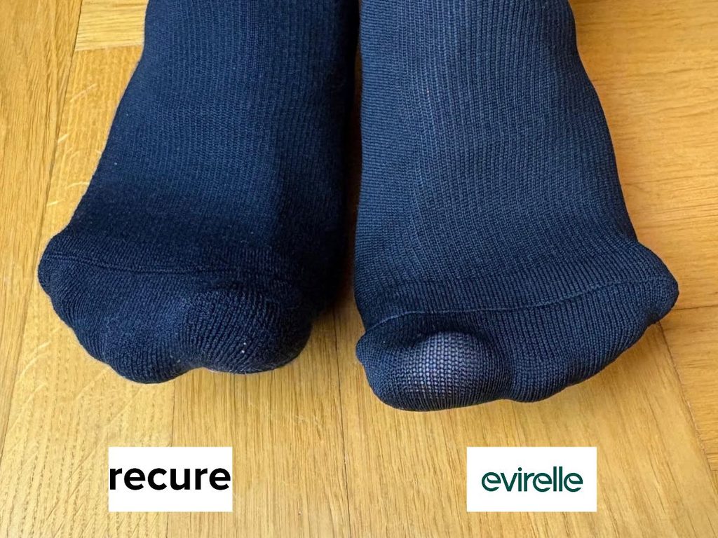 Recure till vänster och Evirelle till höger, sedda framifrån på foten.